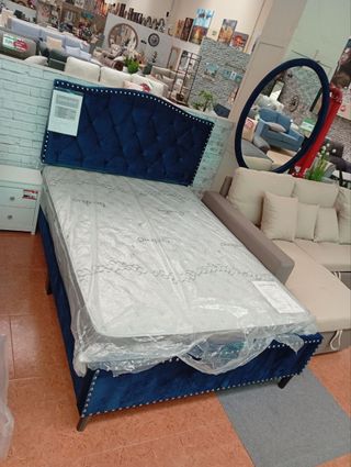 Cama Terciopelo Azul con Cabecero