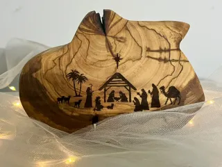 Presepe in ulivo artigianale con incisione Laser