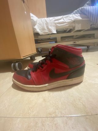 Zapatillas Jordan 1 Rojas y Negras