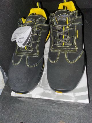 Zapatos de seguridad Scarpa negros y amarillos