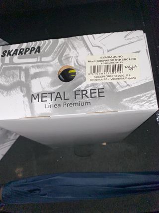 Zapatos de seguridad Scarpa negros y amarillos