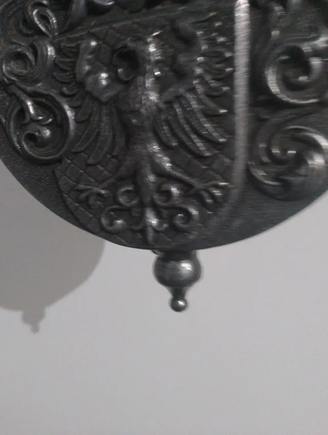 Polvorera militar peltre antigua con escudo