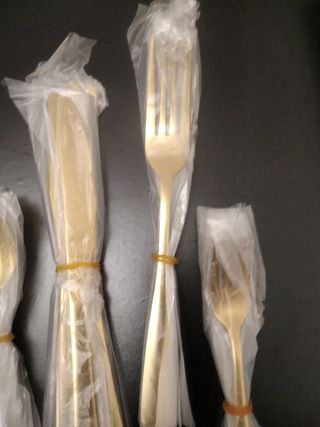 CUBERTERIA DORADA 30 pzs.