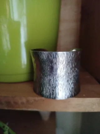 Brazalete de plata texturizado