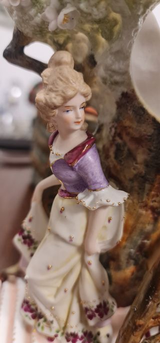 Jarrón Biscuit S. XIX Pareja Romántica