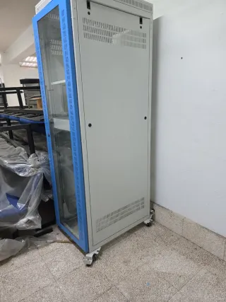 Armario Rack 42U con Puerta de Cristal