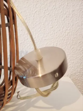 Lámpara de bambú y metal