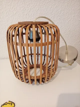 Lámpara de bambú y metal