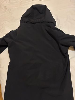 Abrigo híbrido plumífero negro