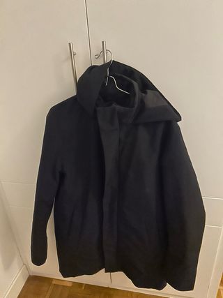 Abrigo híbrido plumífero negro