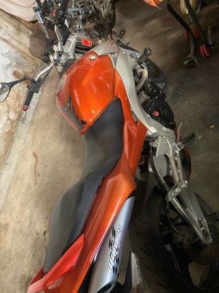 Suzuki GSR Naranja