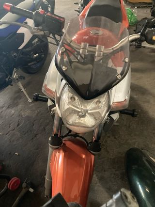 Suzuki GSR Naranja