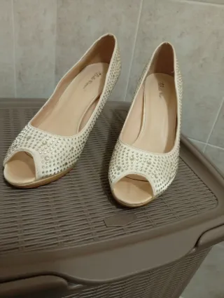 Scarpe eleganti con strass