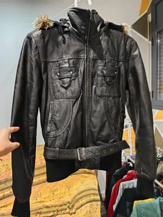 Chaqueta de cuero negra