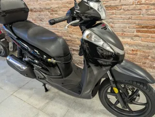 Honda SH 300 Sport con Baúl