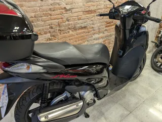 Honda SH 300 Sport con Baúl