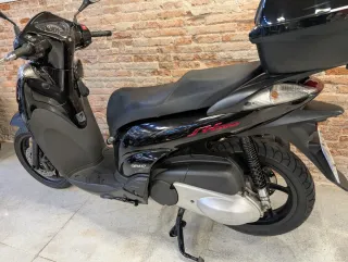 Honda SH 300 Sport con Baúl