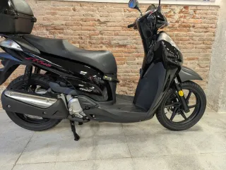Honda SH 300 Sport con Baúl