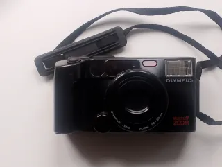 Olympus AZ 200 Superzoom Cámara Analógica
