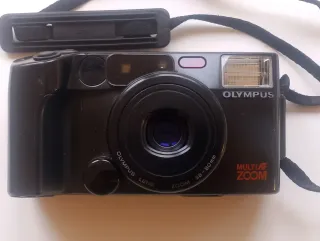 Olympus AZ 200 Superzoom Cámara Analógica