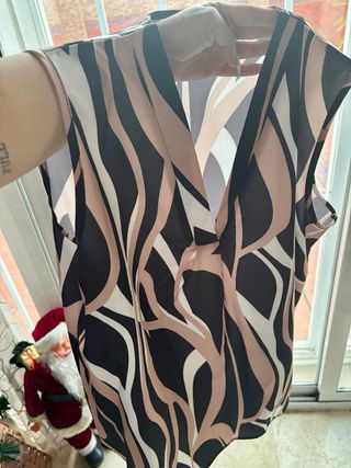 Blusa sin mangas estampada