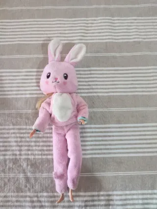 Barbie disfrazada de conejo