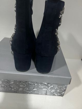 Botines azules falta algún cristal
