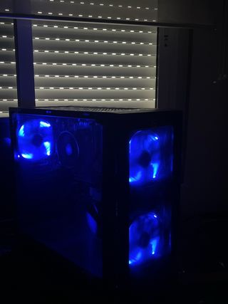PC Gaming IOX con luces LEDS