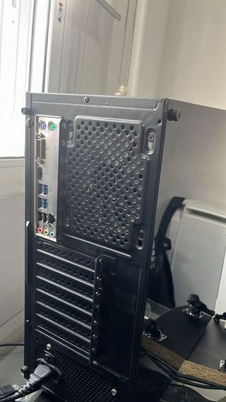 PC Gaming IOX con luces LEDS