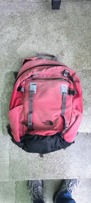 Mochila The North Face Roja y Negra