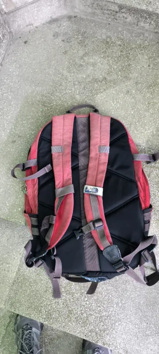 Mochila The North Face Roja y Negra