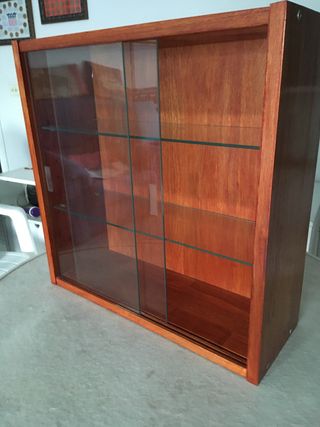 Vitrina de pared antigua madera y cristal