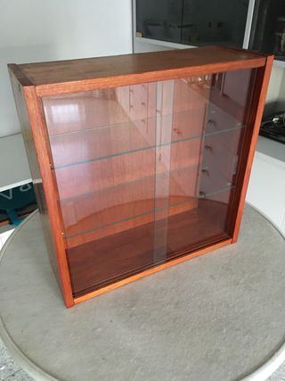 Vitrina de pared antigua madera y cristal