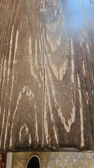 Mueble artesanal tallado en madera