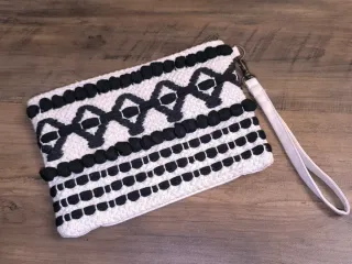 Pochette Boho Nera e panna