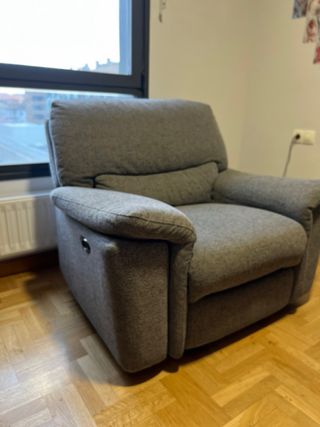 Sofá reclinable de tela gris