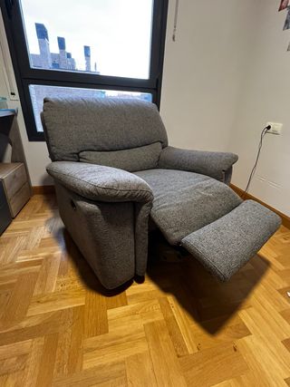Sofá reclinable de tela gris