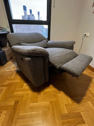 Sofá reclinable de tela gris