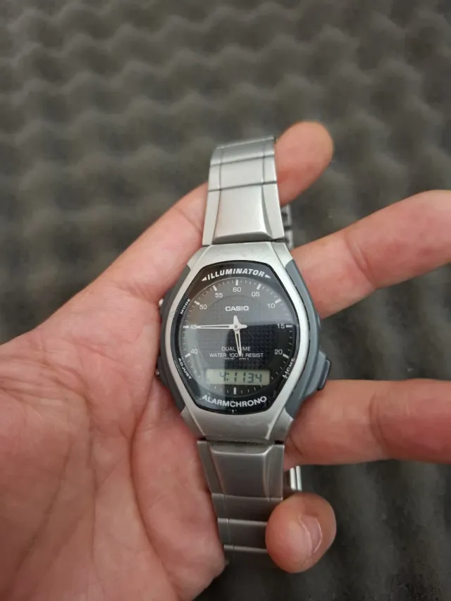 Casio AQ-140W Dual Time Reloj
