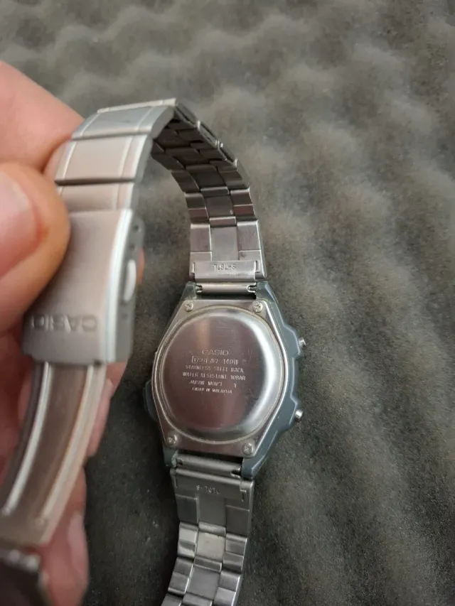 Casio AQ-140W Dual Time Reloj