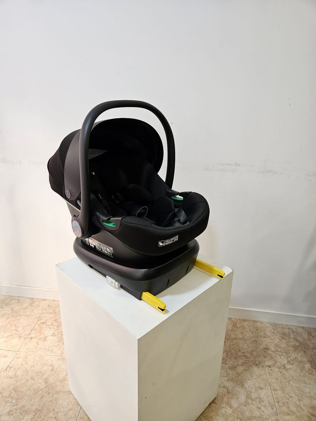 Offerta. Set: gruppo 0+ con base. Nuovo