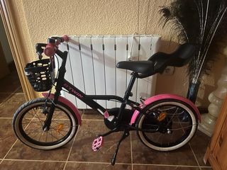 Bicicleta infantil Btwin rosa y negra