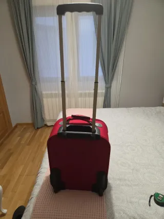 Maleta de viaje roja