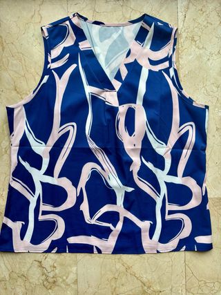 Blusa sin mangas estampada