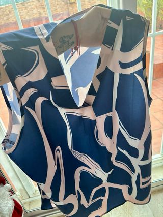 Blusa sin mangas estampada