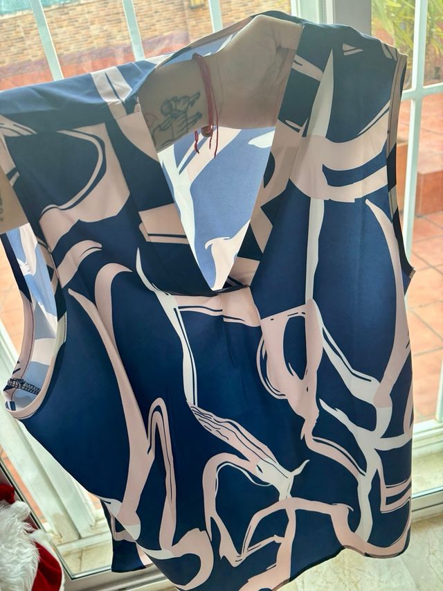 Blusa sin mangas estampada