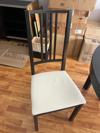 Mesa comedor negra y 4 sillas