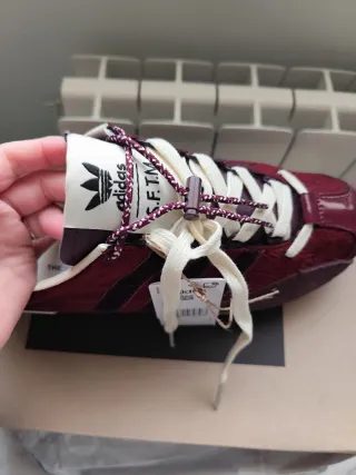 Zapatillas Adidas Marrón/Rojo