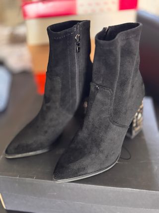 Botines negros tacón joya