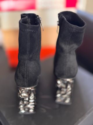 Botines negros tacón joya